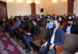 A meeting with graduate students took place at ADAU