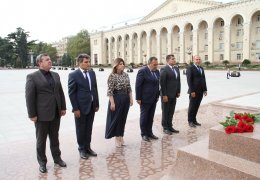 Teachers of the Agricultural University visited the monument of the great chief Heydar Aliyev and Alley of Martyrs.