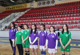 Qadınlar arasında keçirilən voleybol yarışında ADAU-nun komandası birinci yerə çıxıb